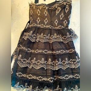 BCBG maxazria dress size 6 black/ivory brand new with tags never worn